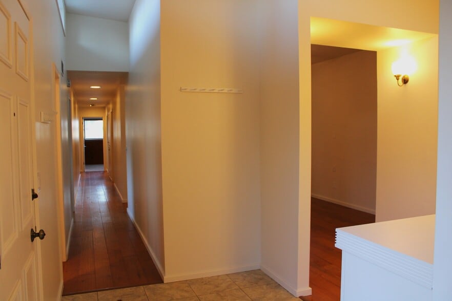 Building Photo - 1219 1st St