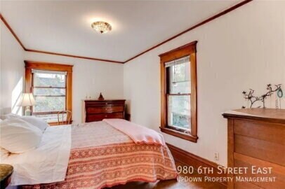 Building Photo - 980 6th St E