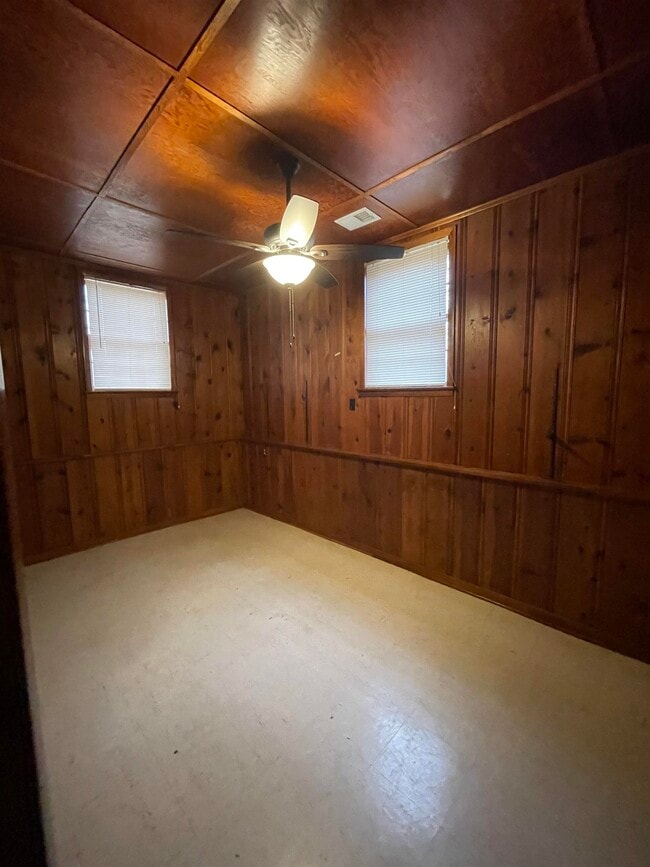 Building Photo - 885 Echles St