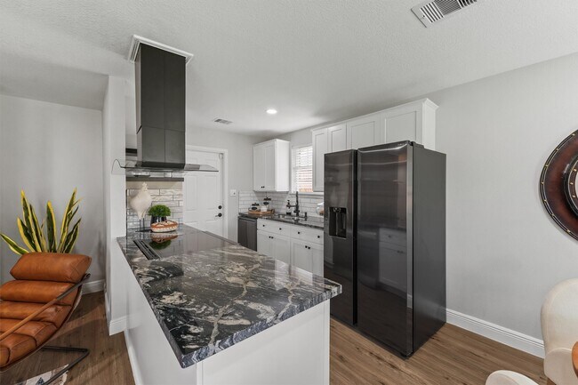 Building Photo - 15439 Indian Woods Dr