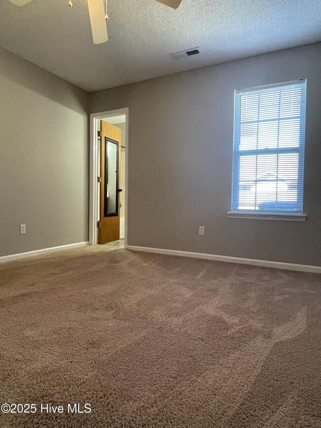 Building Photo - 2302 Knollwood Ln