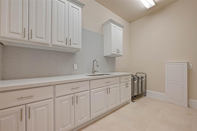 Building Photo - 17519 Galloway Forest Dr