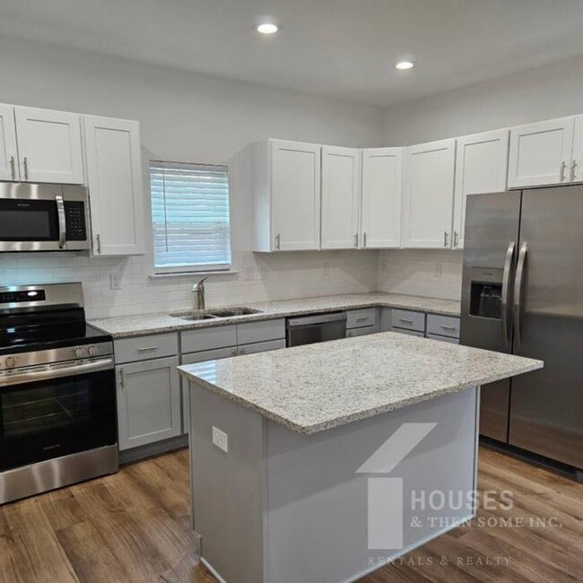 Building Photo - 205 Blackwood St