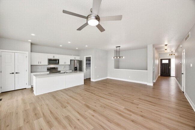 Building Photo - MODERN COMFORT!! 3 Bedroom, 2 Bathroom Home in Ankeny!