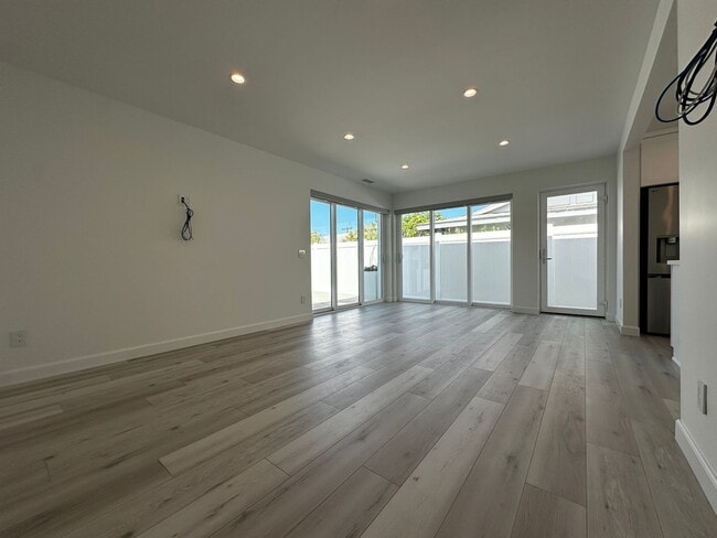 Building Photo - Live the Coastal Lifestyle in Cardiff