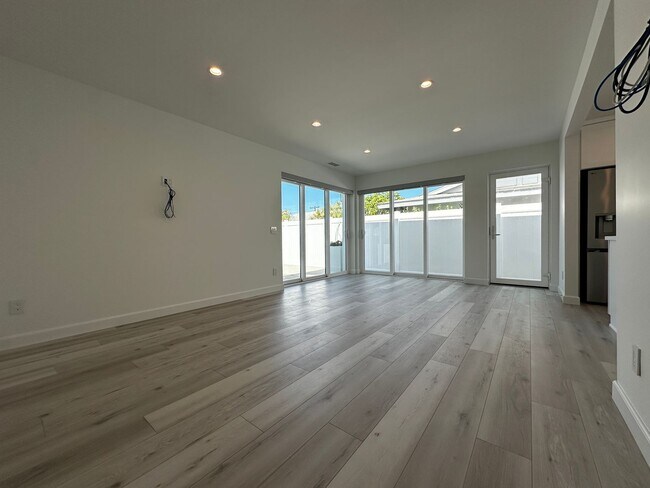 Building Photo - *Special Offer* Great 3 Bedroom located in Cardiff