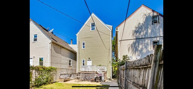 Building Photo - 3569 W Cortland St