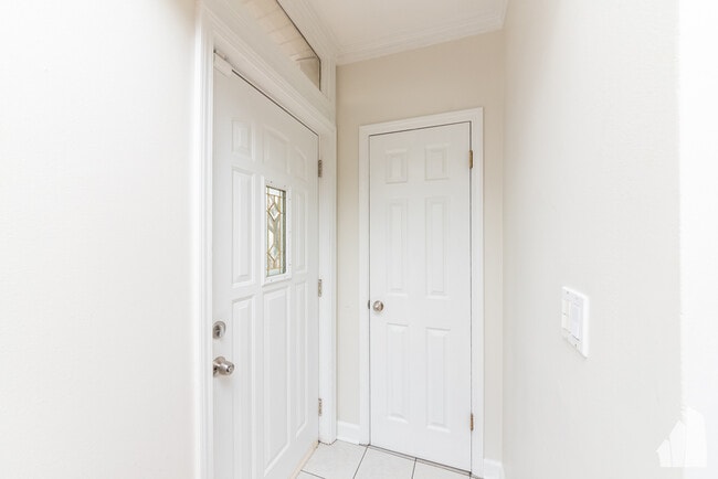 Building Photo - 2428 W Carmen Ave