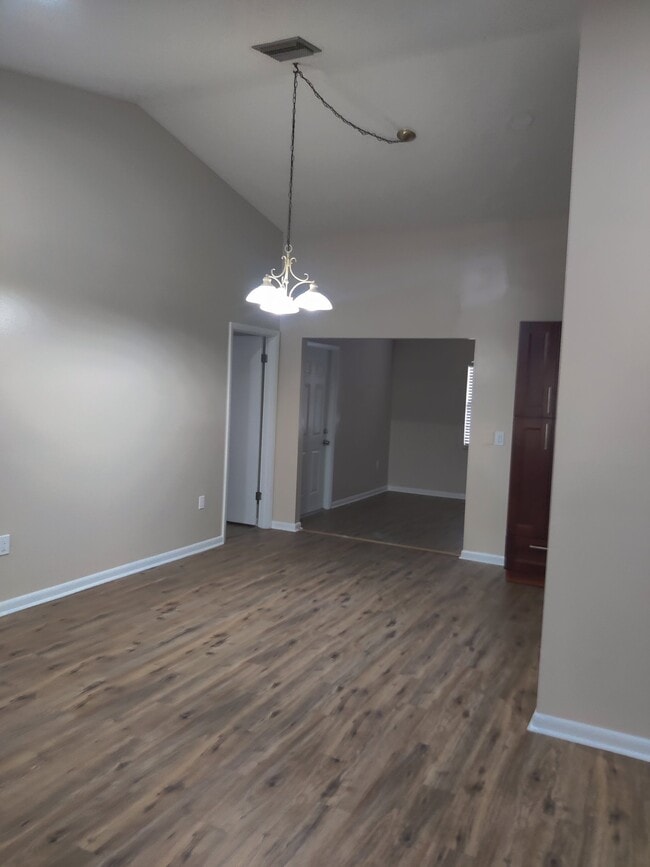 Building Photo - 4502 Mercado Dr