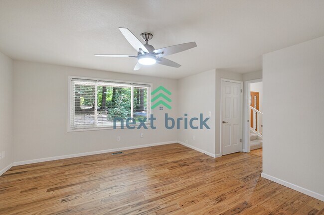 Building Photo - Spacious 5-Bedroom Haven with 3 Full Baths in Redmond – Your Dream Home Awaits!