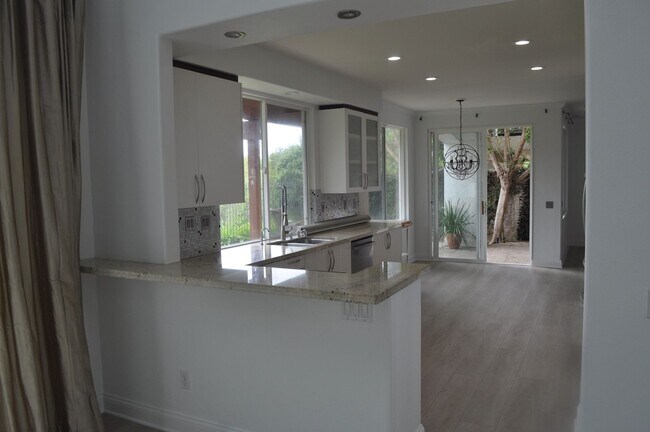 Building Photo - 3BR+/3BA EXECUTIVE HOME IN EVER POPULAR RI...