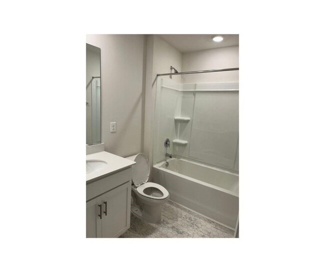 Building Photo - 1215 37th Ave Lane NE