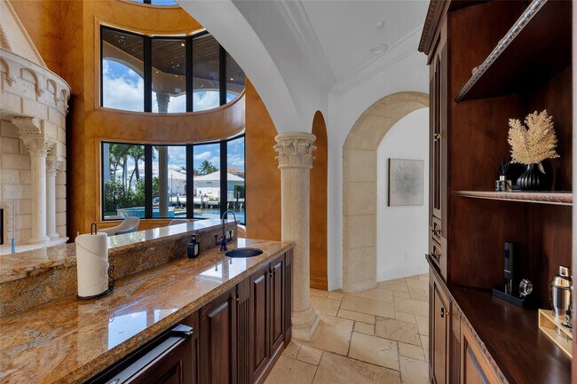 Building Photo - 1011 Rhodes Villa Ave