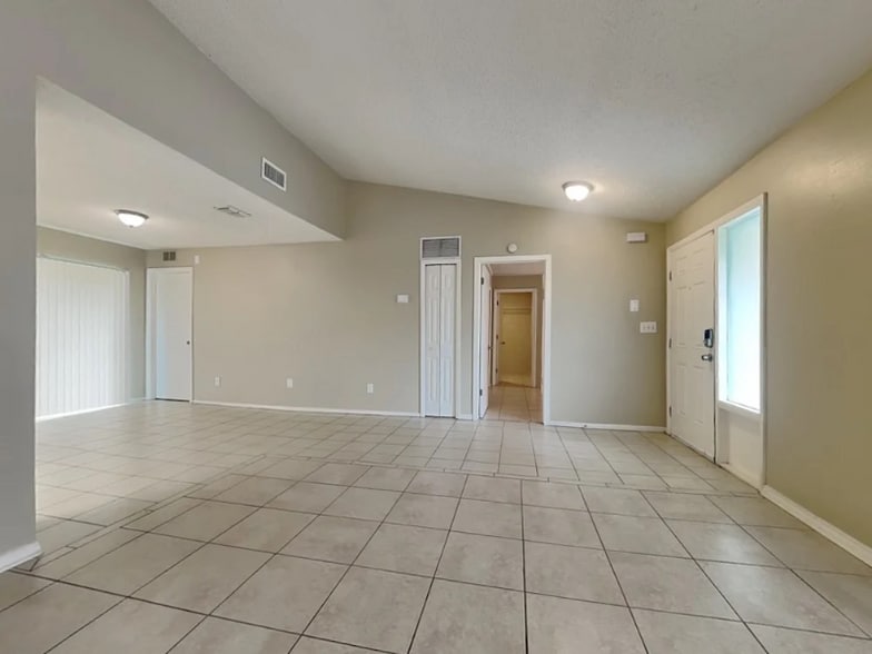 Building Photo - 3715 Coppertree Cir