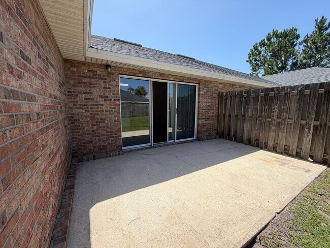 Building Photo - Comfort, Convenience & a Fresh Start in Palm Coast!