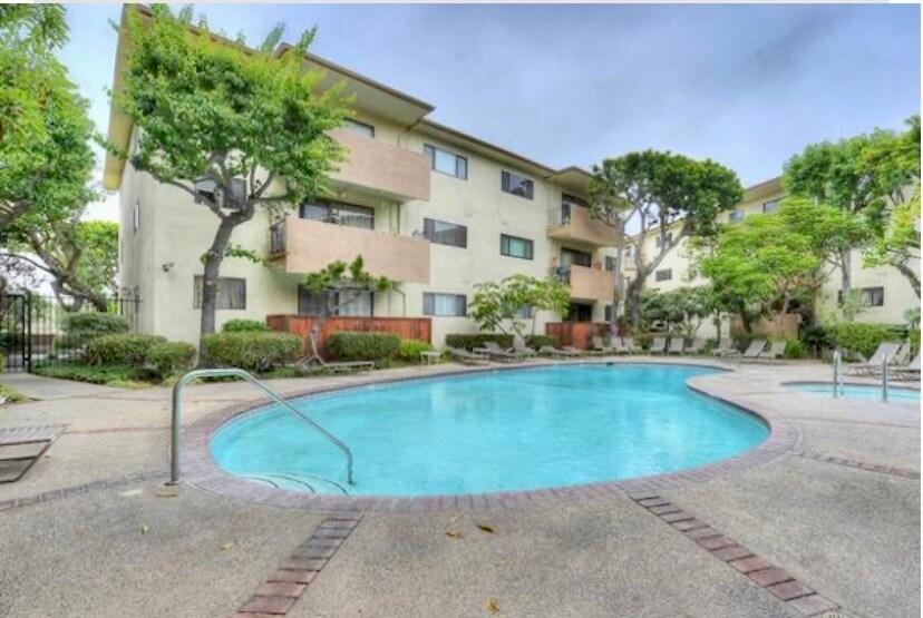 Building Photo - 5000 S Centinela Ave