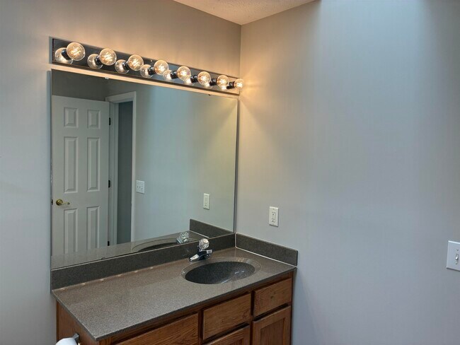 Building Photo - 9565 Sullivan Dr