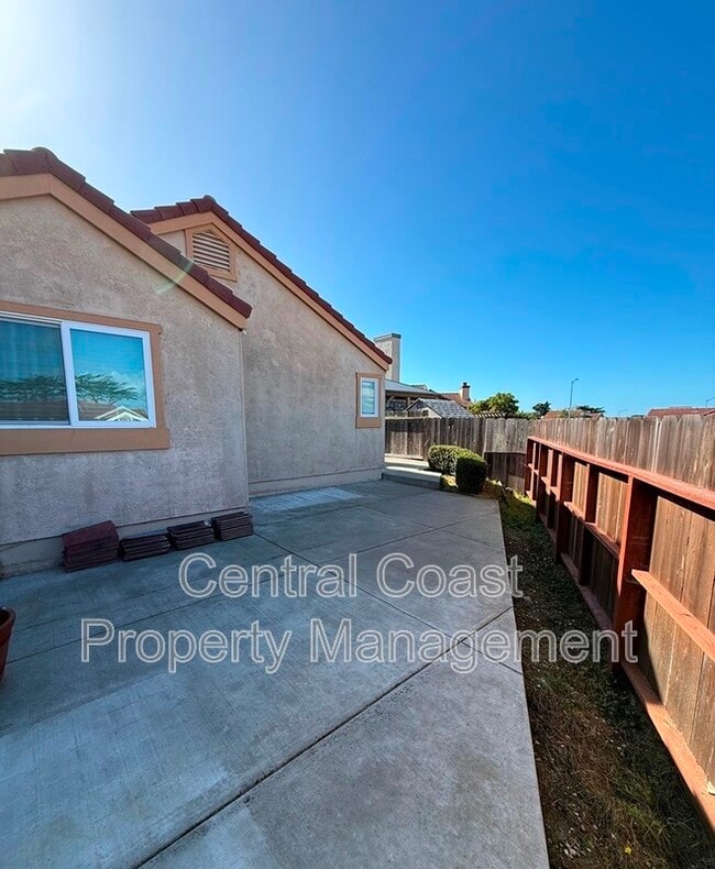 Building Photo - 161 Pebble Pl