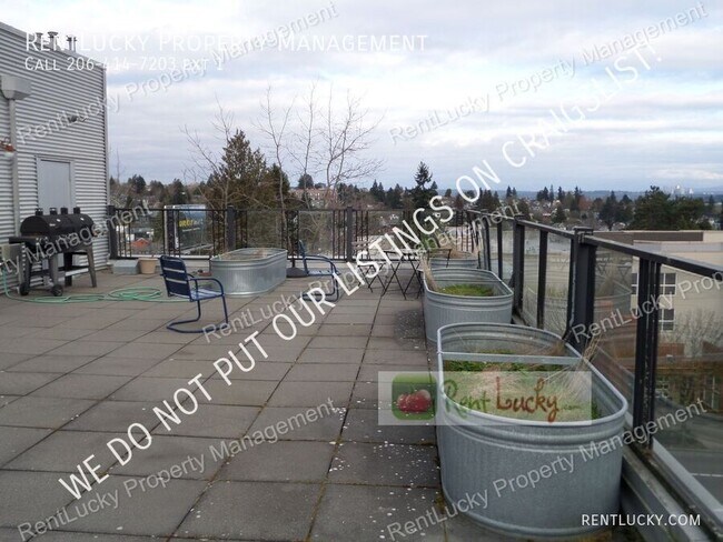 Building Photo - 4031 Aurora Ave N