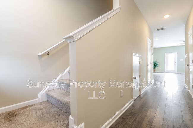 Building Photo - 6 Arlotta St