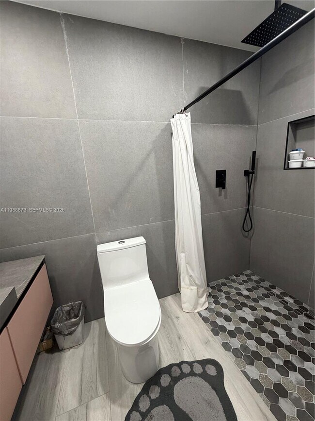 Building Photo - 660 SW 30th Terrace