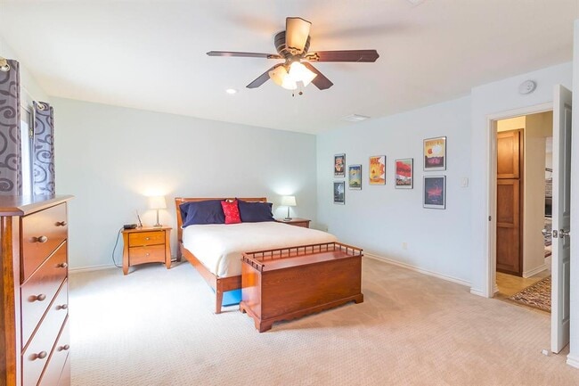 Building Photo - 2011 Meadowridge Dr