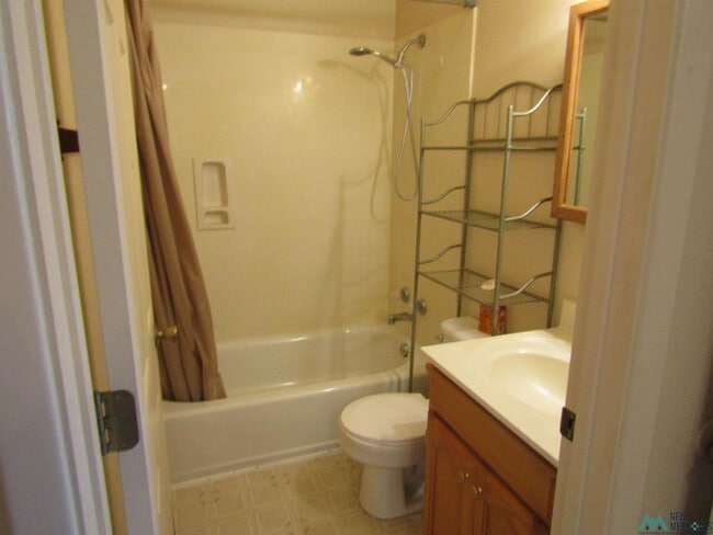 Building Photo - 4143 2 W Main St