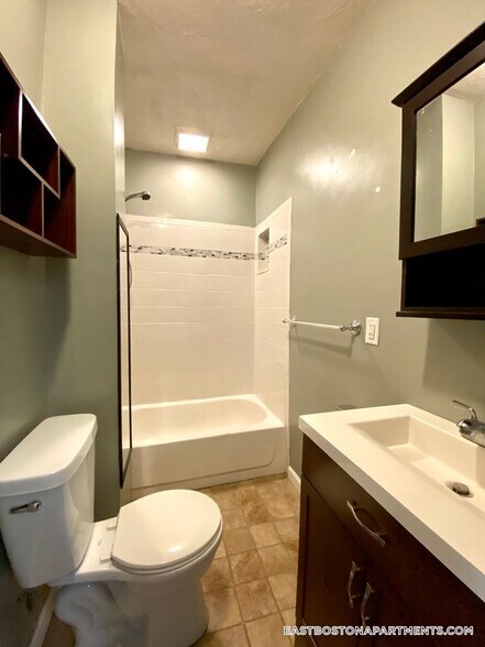 Building Photo - 284 Chelsea St