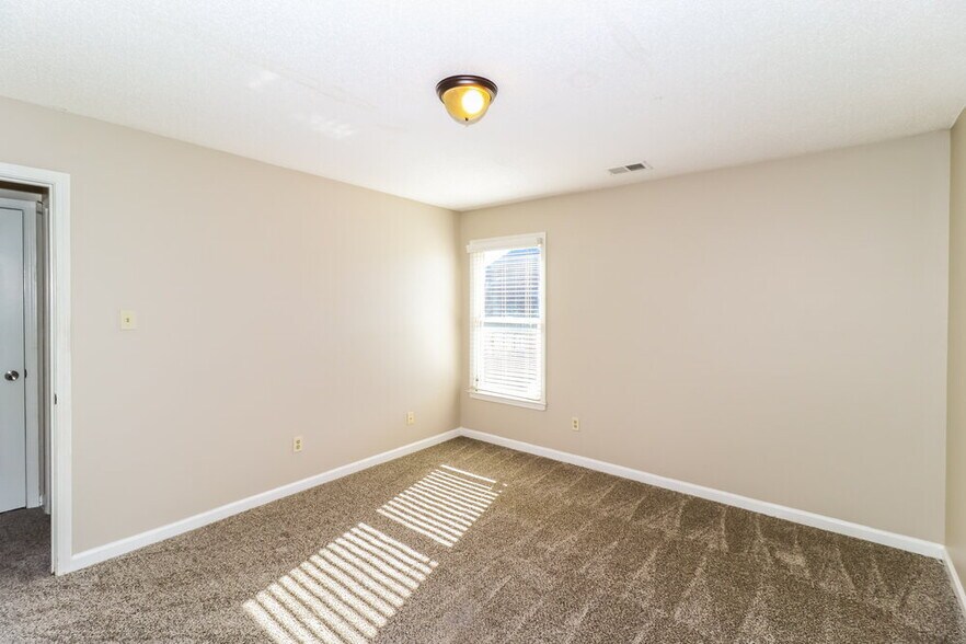 Building Photo - 1418 Hidden Ridge Ln