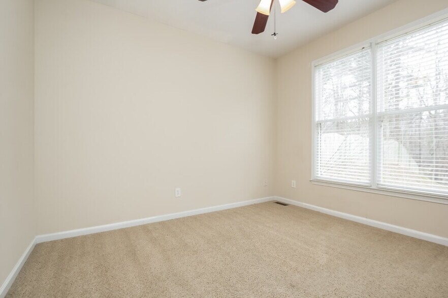 Building Photo - 3075 Woodbridge Ln