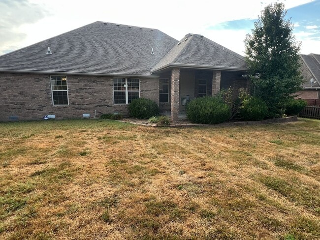 Building Photo - Spacious Family Home in Republic