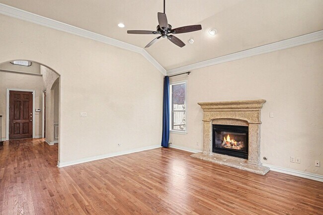 Building Photo - Beautiful home with classic styling, minutes away from Uptown, Oak Lawn, Cityplace, and Lower Gre...