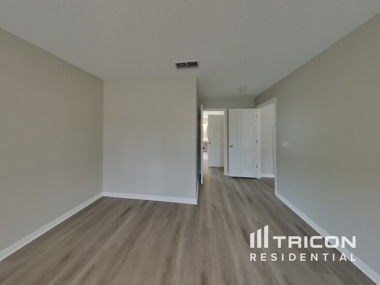 Building Photo - 1360 Holly Glen Run