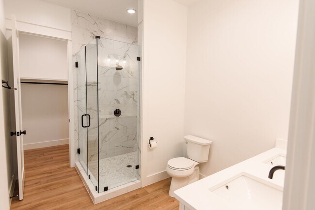 Building Photo - Elegant 4-Bedroom Home in Lakeside at Blue...