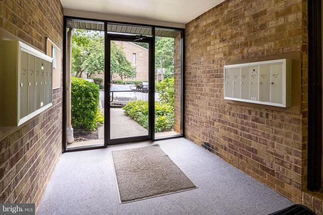 Building Photo - 10564 Twin Rivers Rd