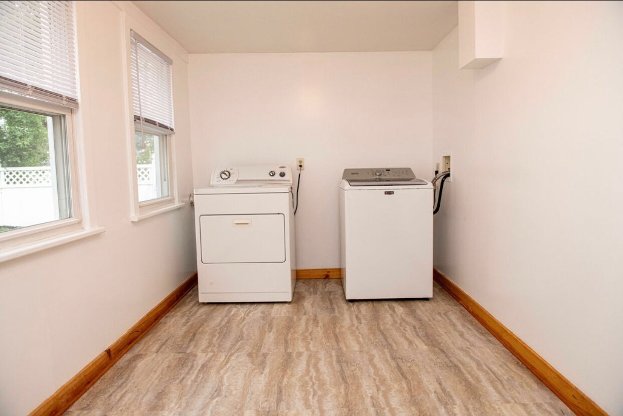 Building Photo - 557 Linden Ave