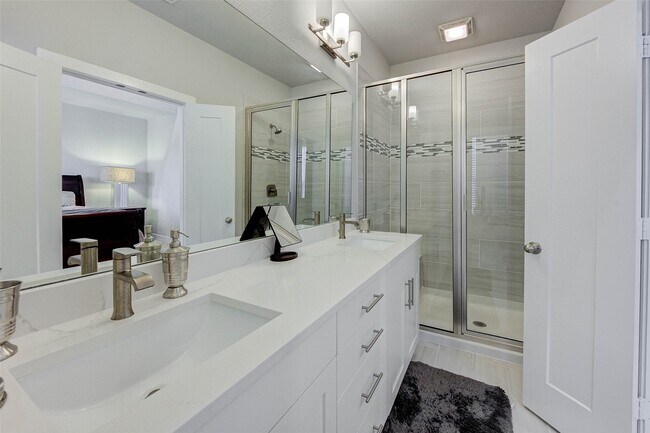 Building Photo - 18732 Centro Main St