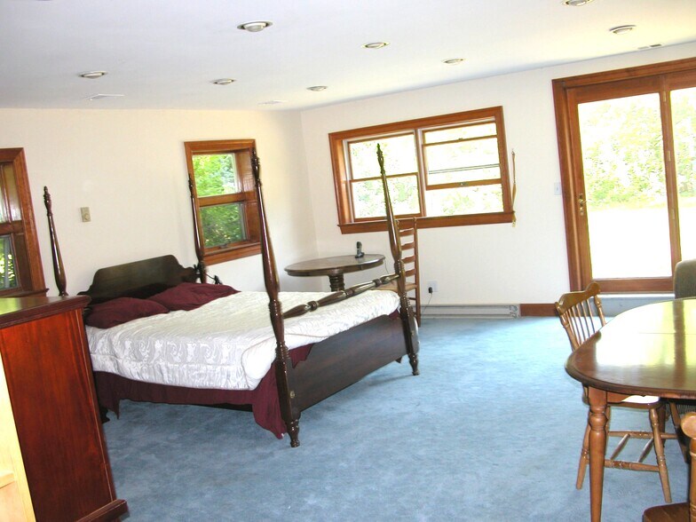 Building Photo - 324 Little Falls St