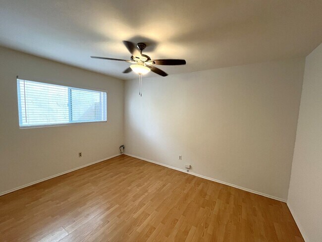 Building Photo - 1bd/1bth South Park Apartment with Plank F...