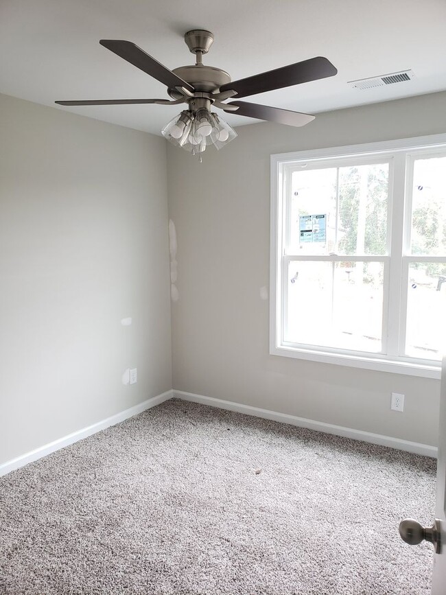 Building Photo - New Construction! 2 Bed/1.5 Bath Near Down...
