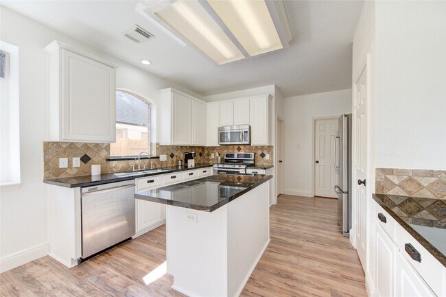 Building Photo - 6119 Rachels Ct