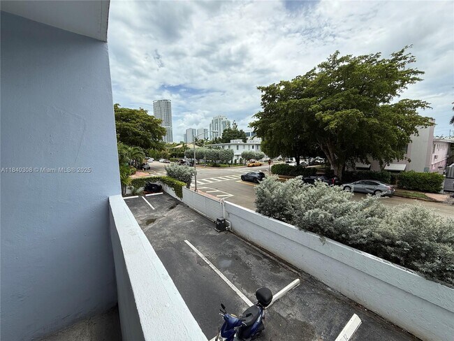 Building Photo - 1045 10th St