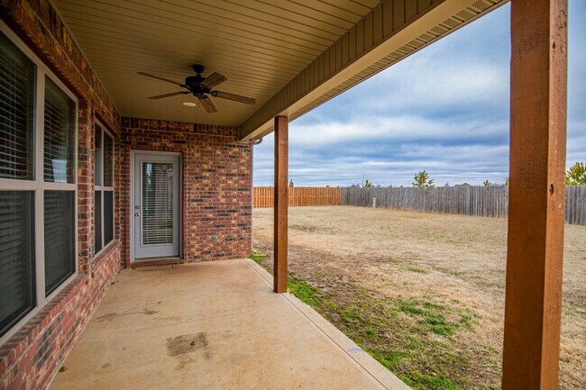 Building Photo - ***1104 S. Taylor ***