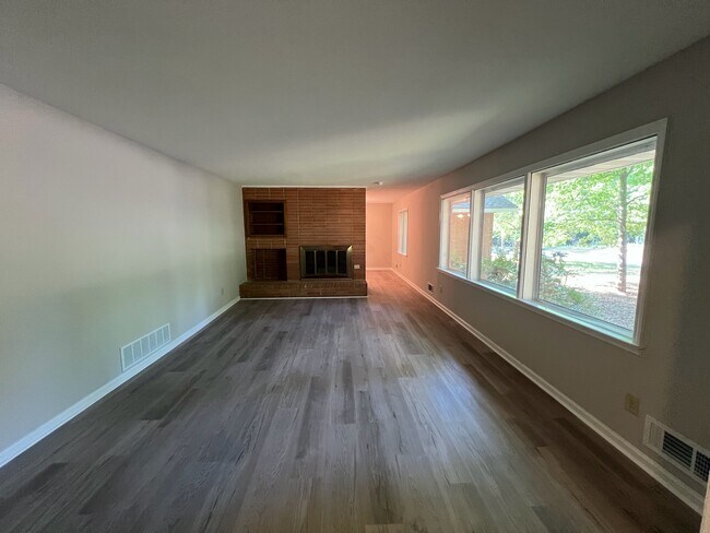 Building Photo - 150 Chinquapin Way