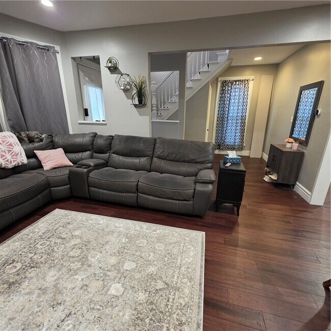 Building Photo - 149 Adam St