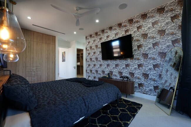 Building Photo - 1812 Miami Rd