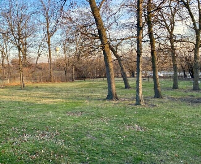 Building Photo - 11 Woodridge Dr