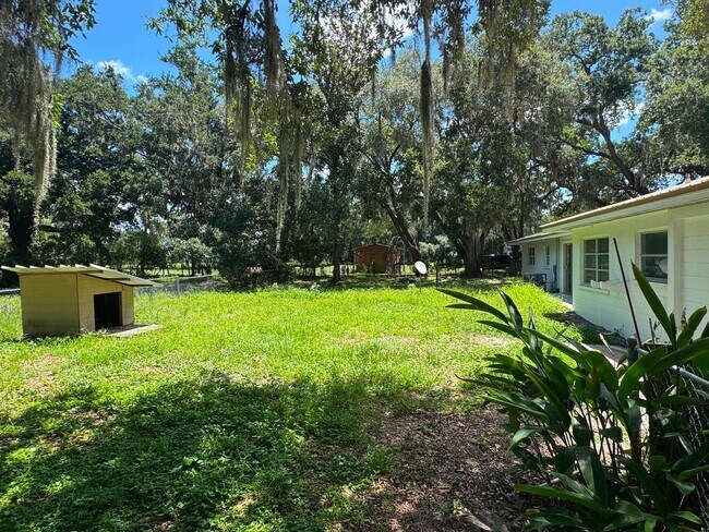 Building Photo - No HOA. Oversized 3/2 Home. NEW PHOTOS COMING SOON