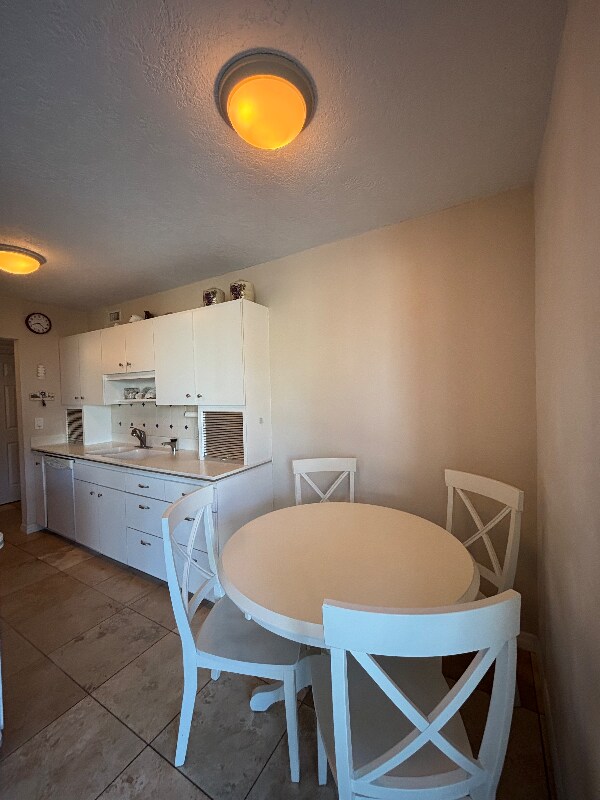 Building Photo - 4822 Ocean Blvd