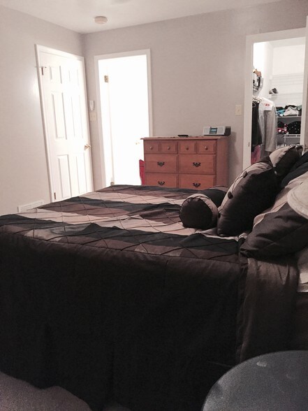 Master Bedroom - 2016 Foxmeadow Dr